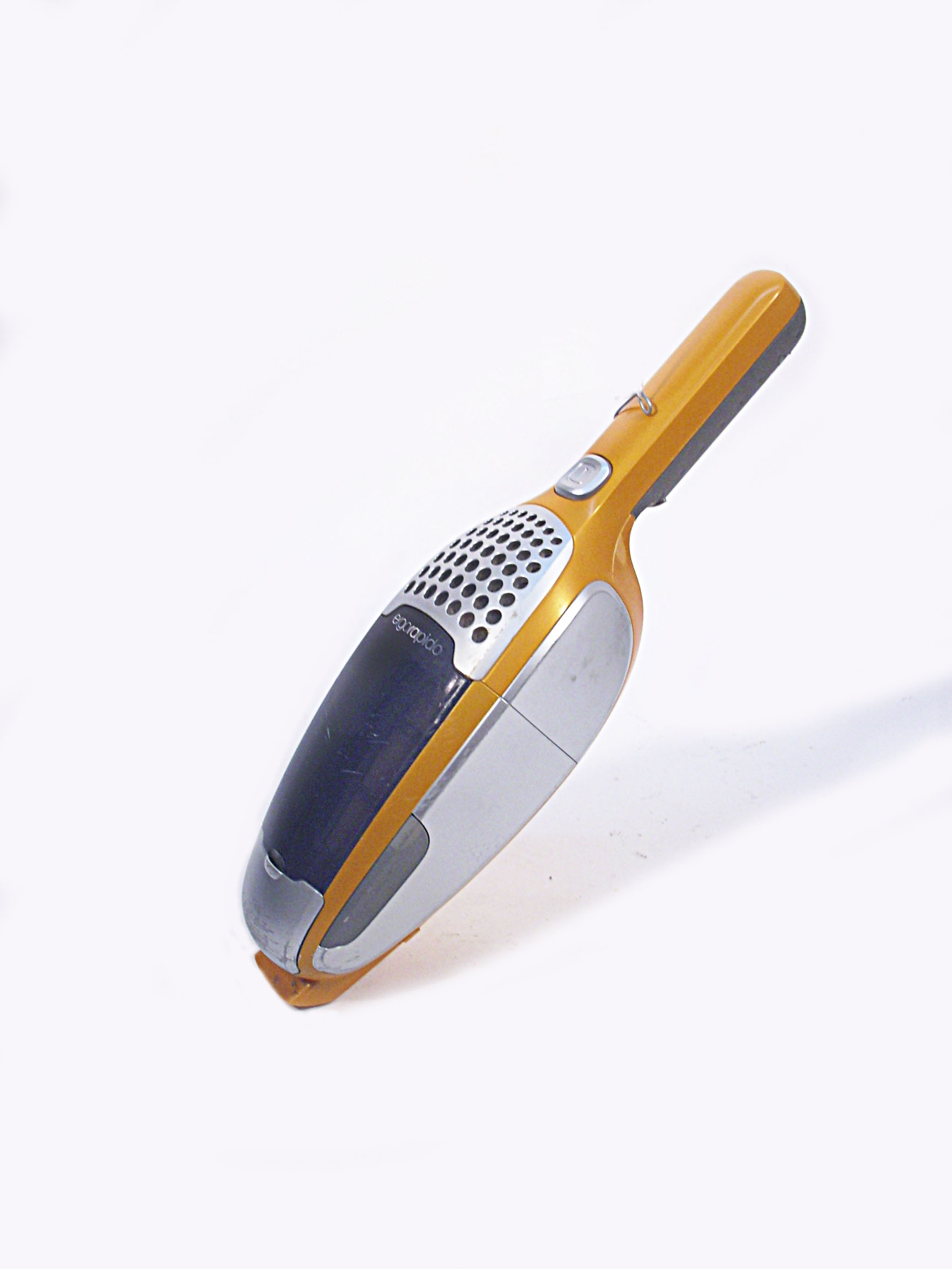 aspirador electrolux 2en1 110x26 (mano 43x12-falta cargador) 1u